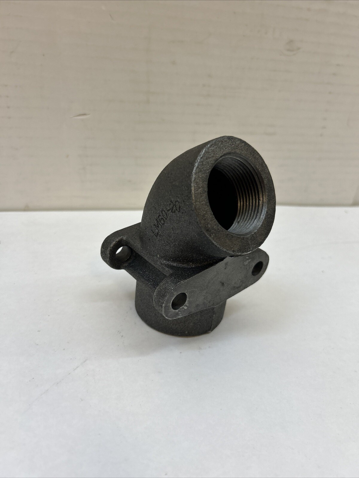 LM60-20 60° Locomotive Elbow Manifold Casting with 1-1/4" Pipe Thread