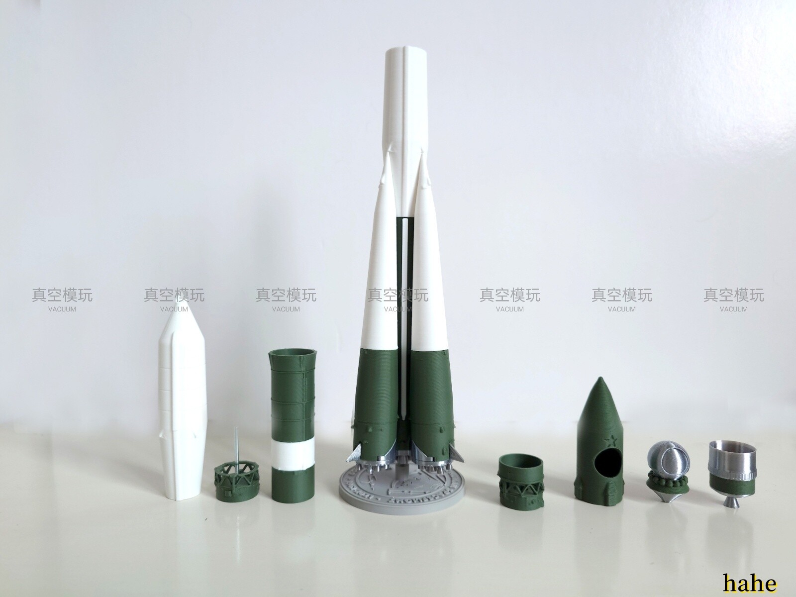 1/12 Russian Space Agency Sputnik-1 Satellite R7 Rocket Finished Static Model