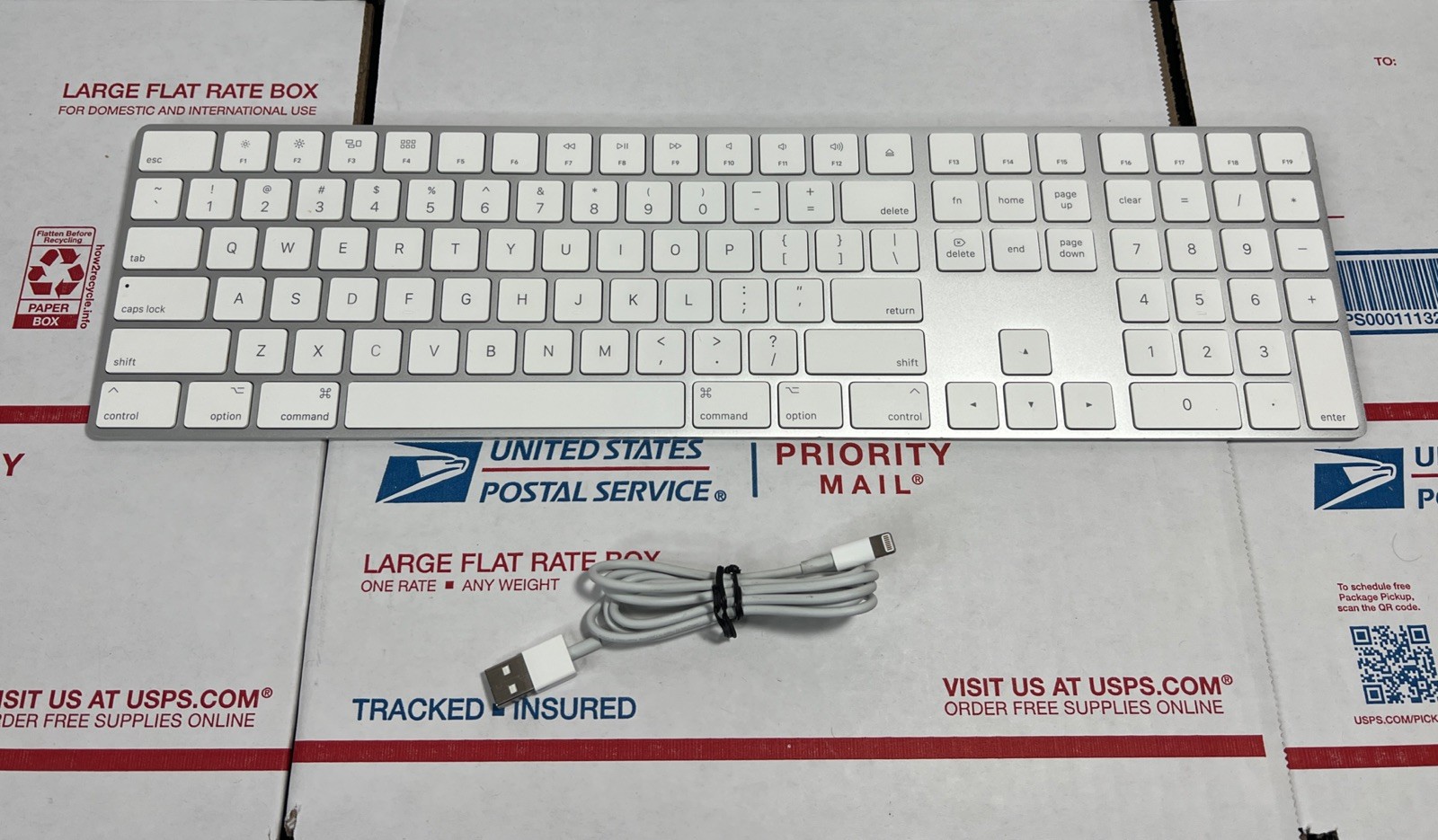 Apple A1843 Magic Keyboard with Numeric Keypad + Cable - SAME DAY - WARRANTY