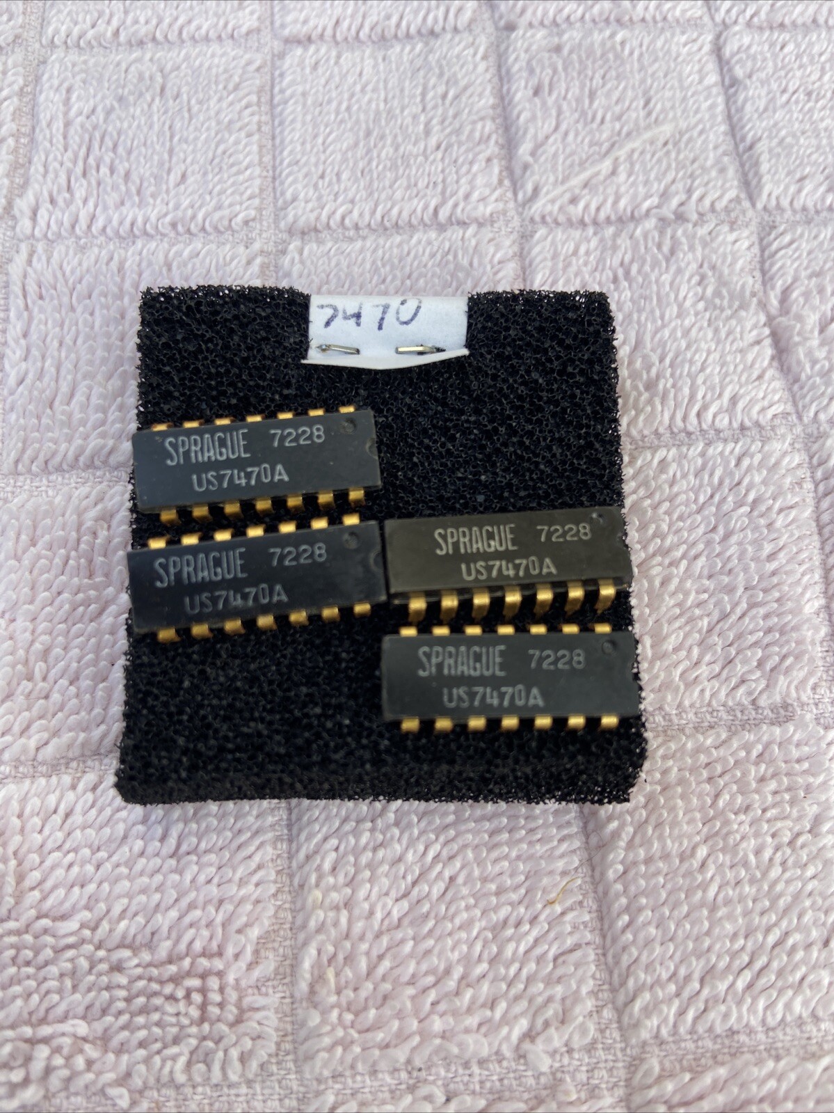 Q:4 SPRAGUE  US7470A  7470  IC Gold Plated Pins  DIP14  NOS