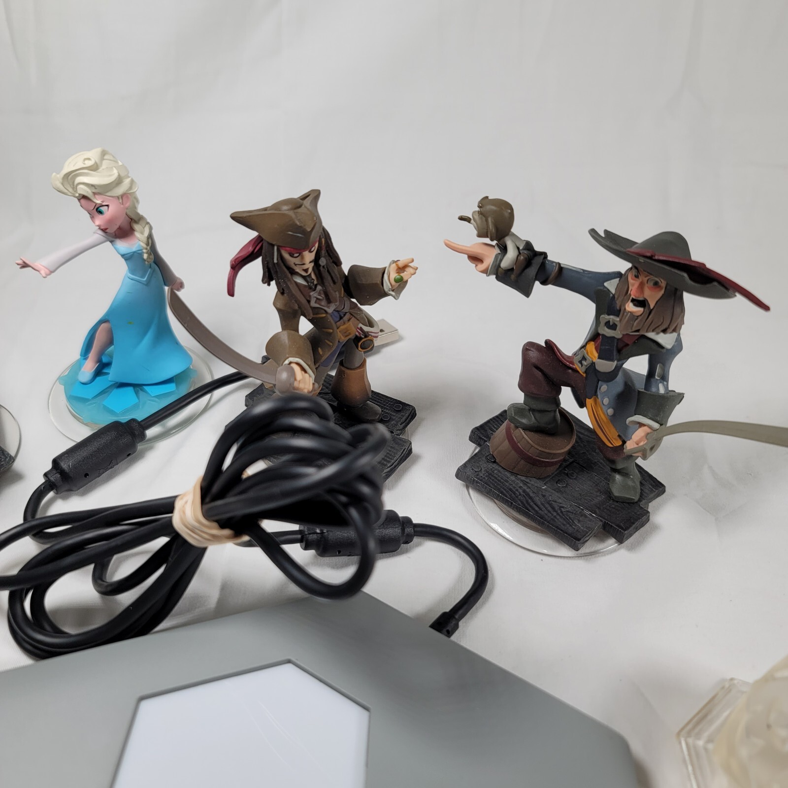 Disney Infinity Pad Xbox 360 INF-8032385 -W/ Game Disc & 5 Figures Assorted