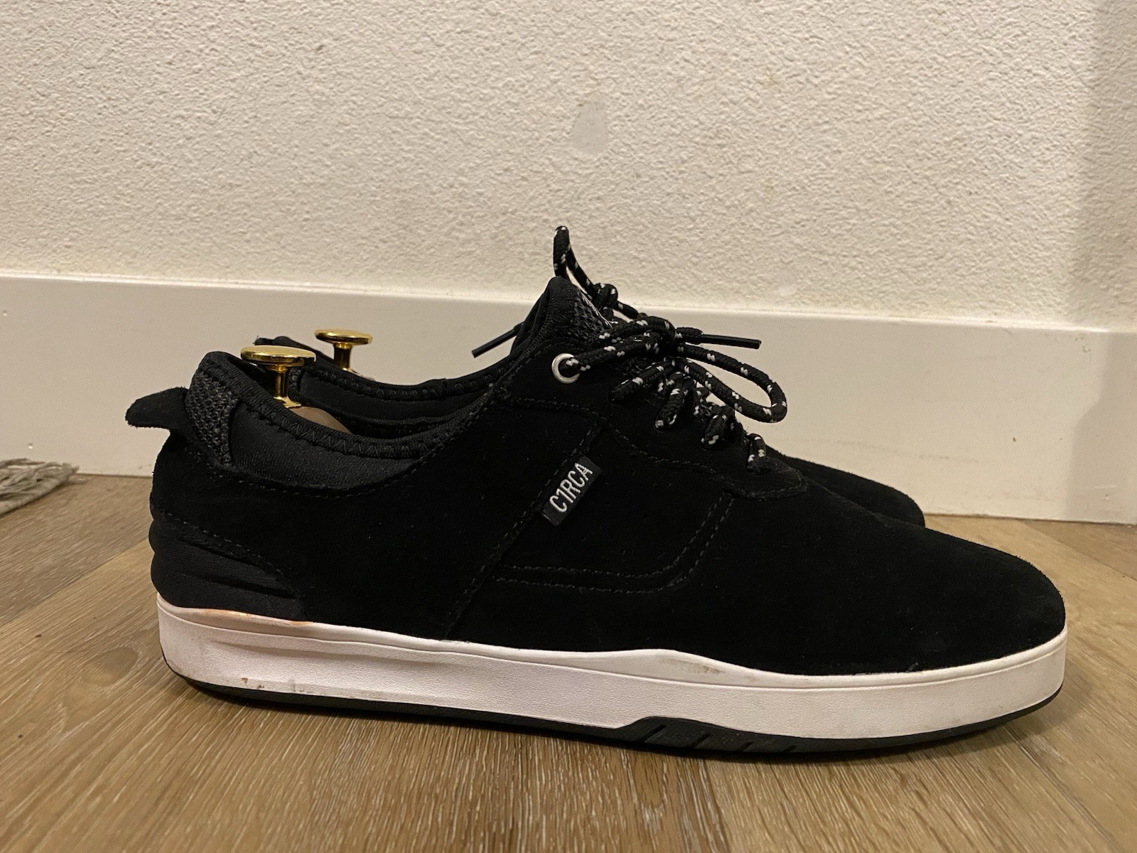C1RCA Black Low Top Skateboarding Shoes Men's US 9.5 D Medium Width