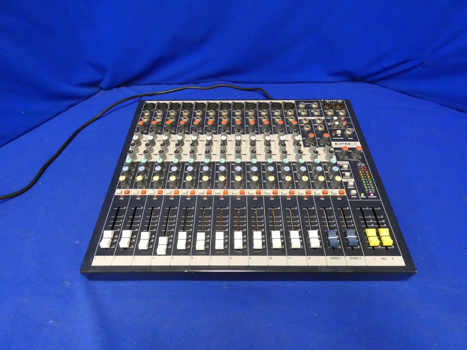 Soundcraft EPM12 14-Channel Professional Analog Audio Mixer w/Power Cord