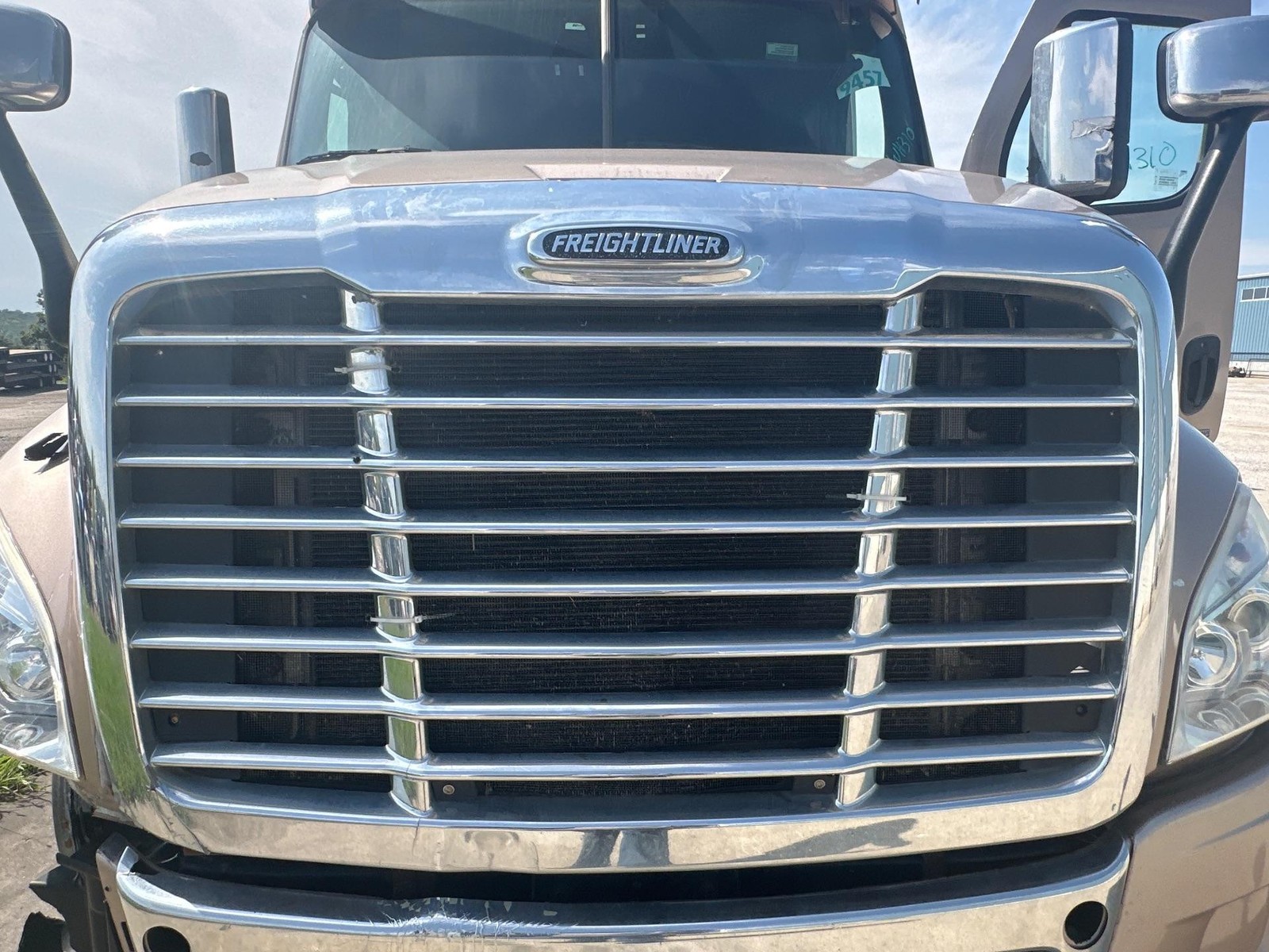2008-2019 Freightliner CASCADIA Grille - Used