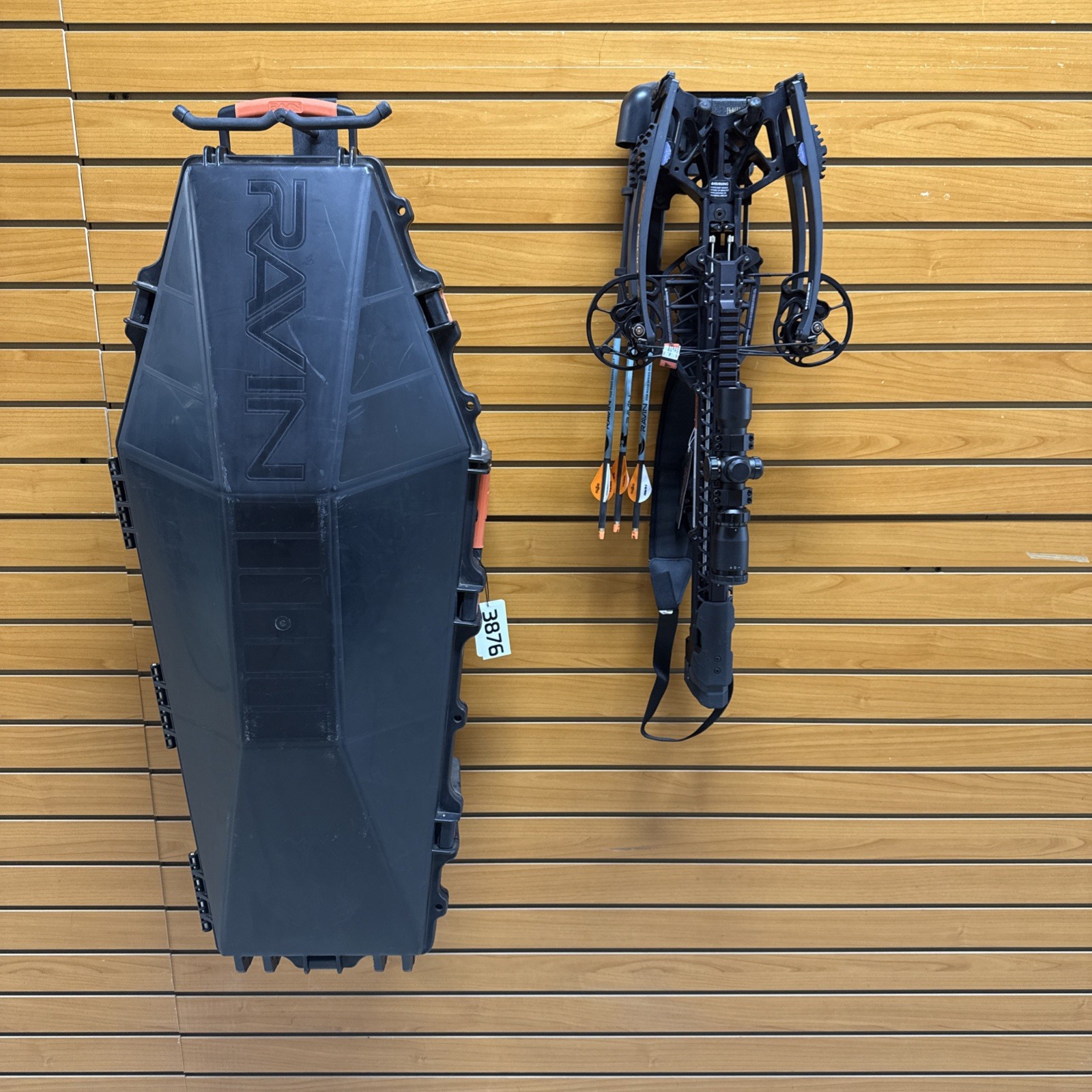 Item 3876 - Ravin Archery Crossbow - R500 - Hard Case - 3 Bolts