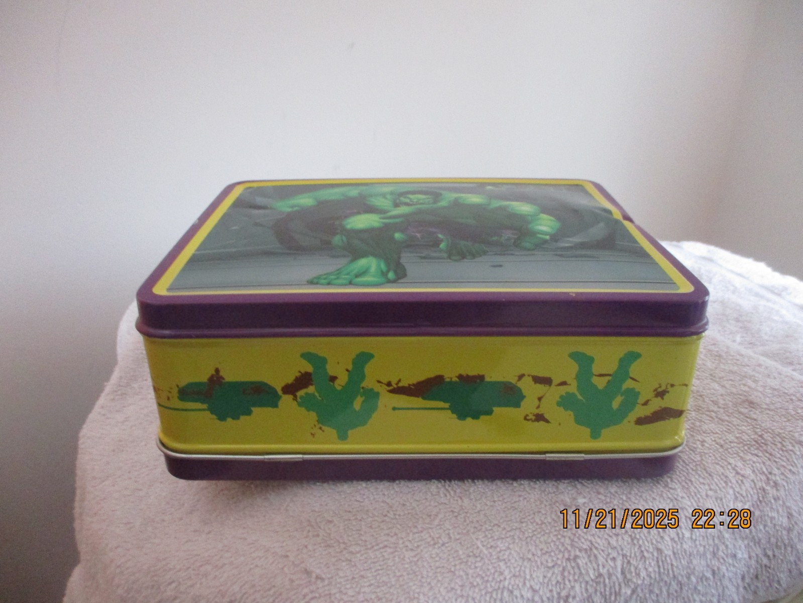 HULK TIN LUNCHBOX