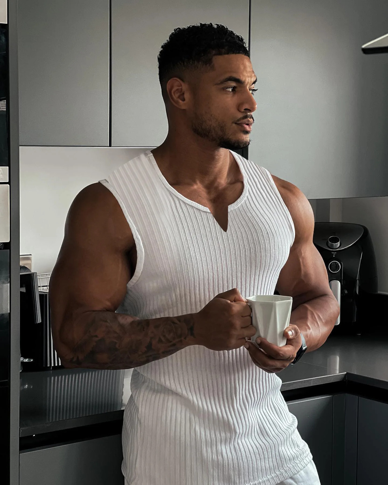 Summer new men V-neck Vest gym Tank top Men Fitness sleeveless shirt Exercise Sp