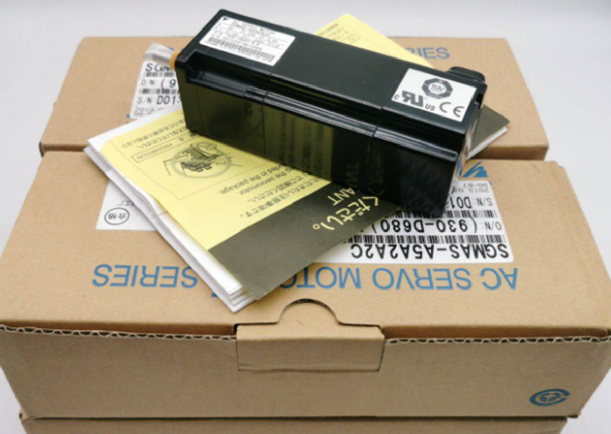 NEW YASKAWA SGMAS-A5A2A2C Servo Motor