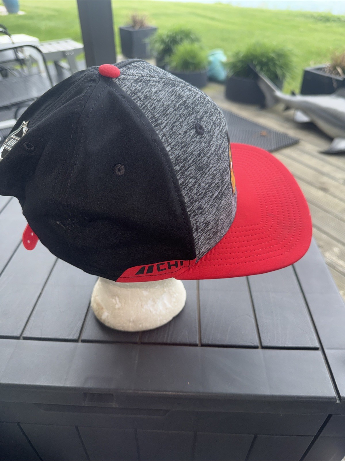 Chicago Black Hawks Head Logo on Black & Heather Gray Hat Cap Red Bill Snapback
