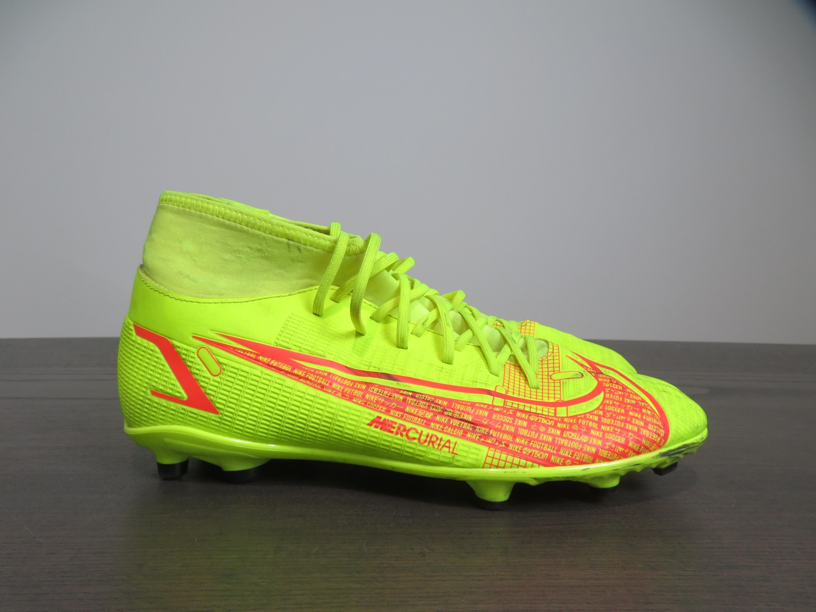 Nike Superfly 8 Club FG/MG Mens Size 11 Volt Yellow Soccer Cleats CV0852-760