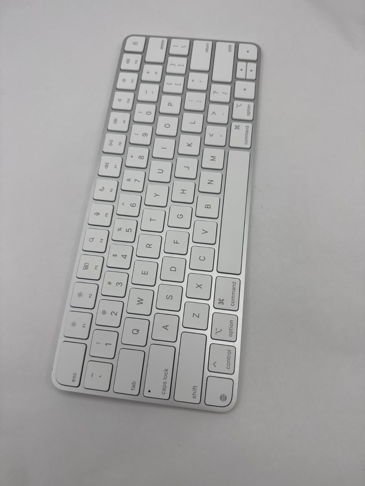 Apple Magic Keyboard Bluetooth Wireless with (usb c charging port) 2024 Genuine