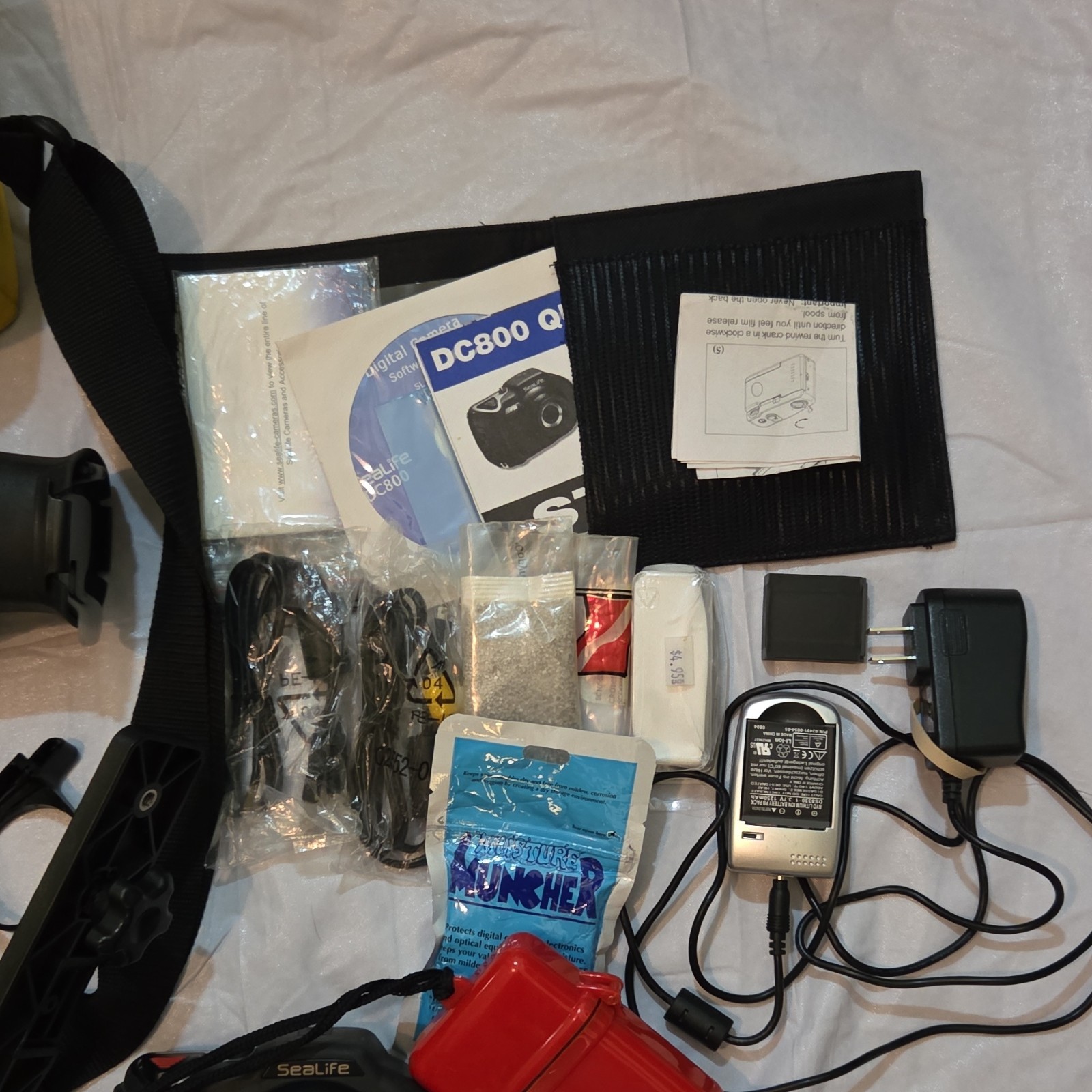 SeaLife DC800 Underwater Digital Camera Kit with Housing, Flash, Battery
