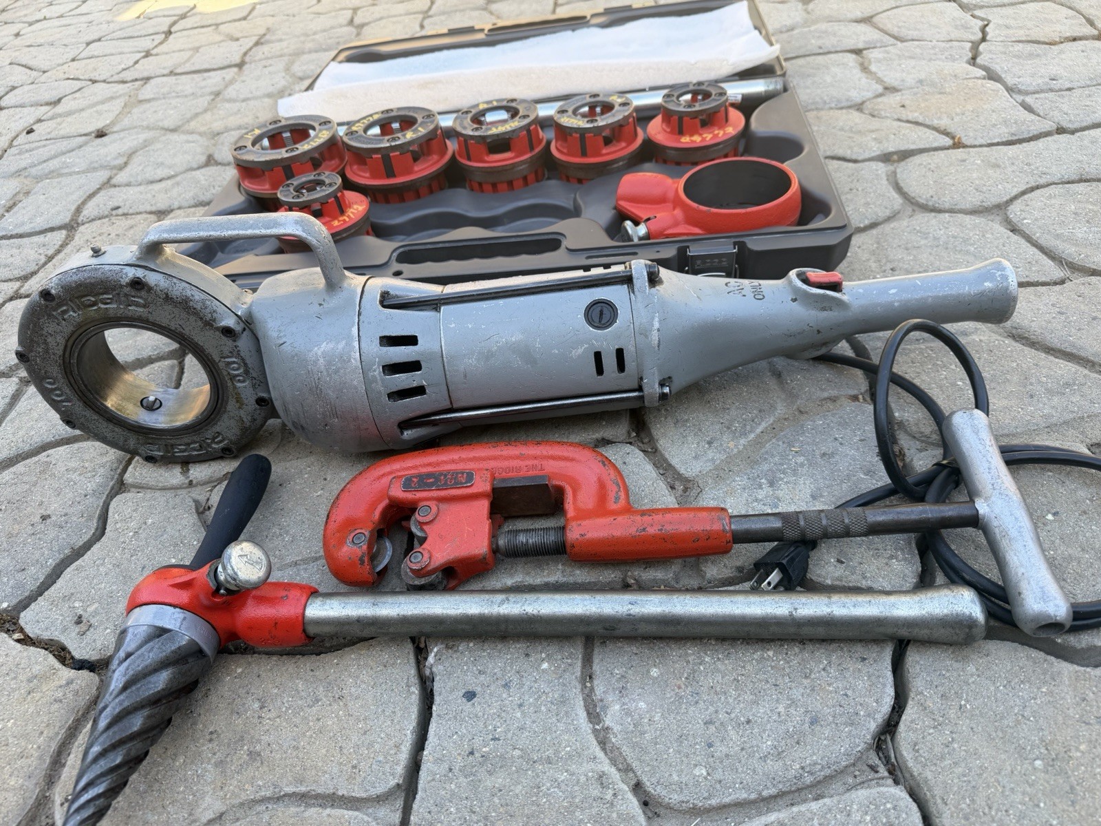 Ridgid 700 Pipe Threader Machine W/ Dies