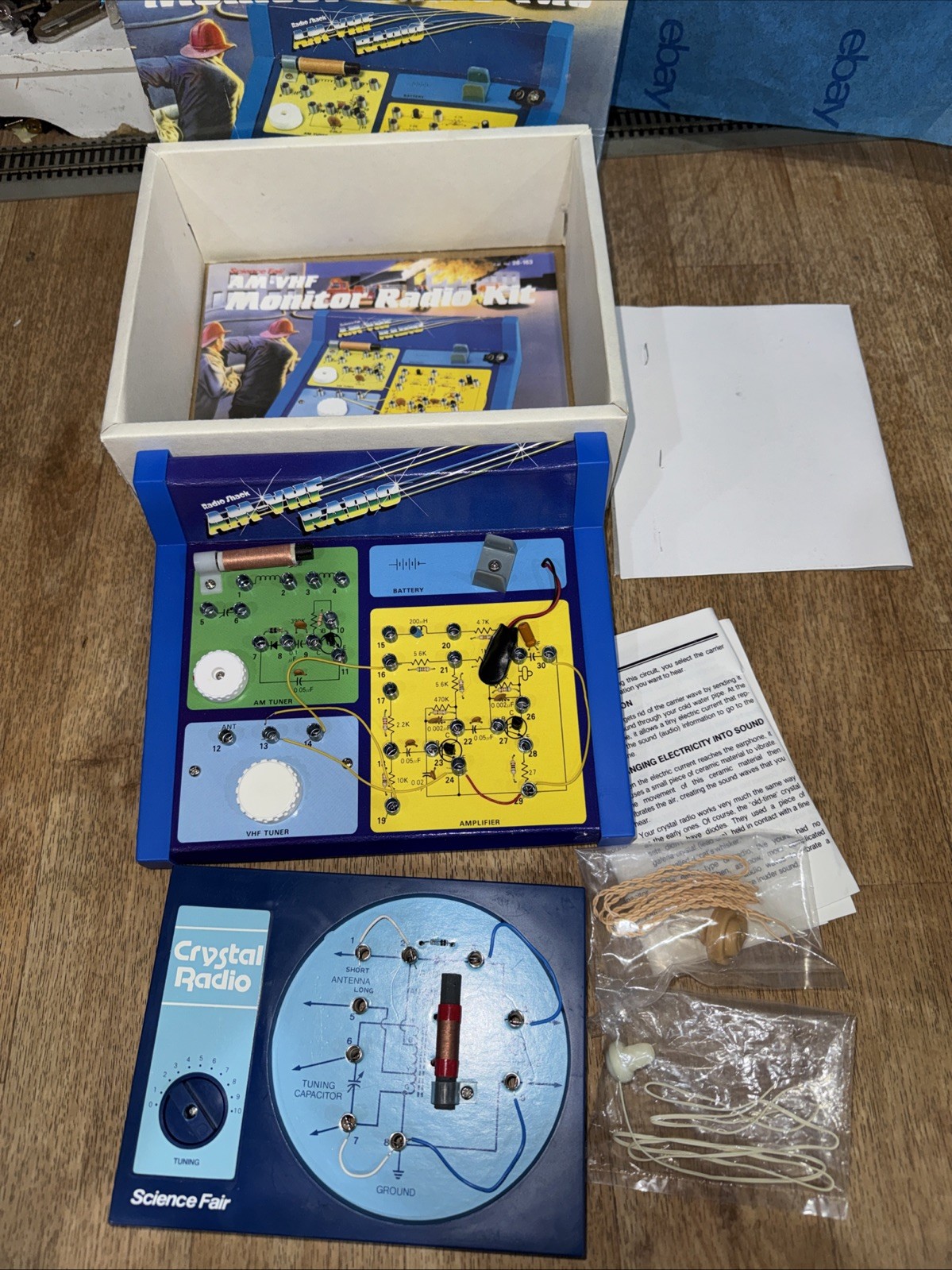Radio Shack Vintage Science Fair AM-VHF Monitor Radio Kit in open box Complete