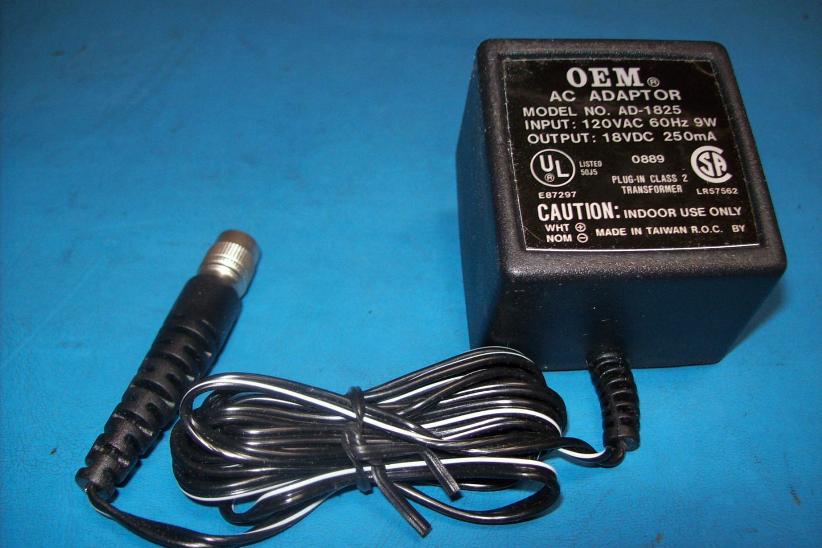 OEM AD-1825 AC ADAPTOR INPUT:120VAC 60HZ, 9W,OUTPUT:18VDC, 250mA