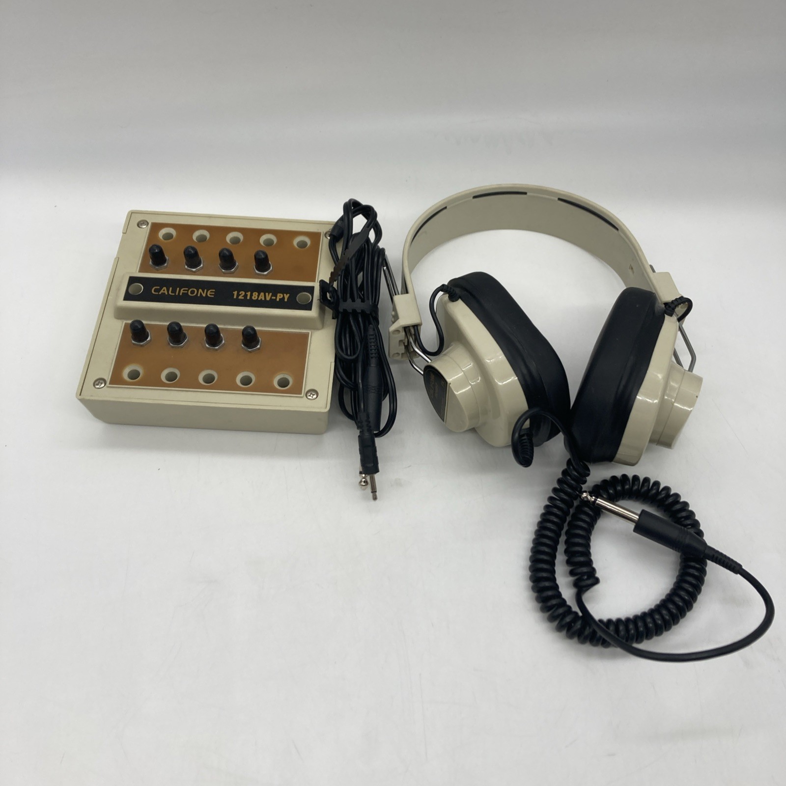 Califone 1218AV-PY  Jackbox with califone 29224av-p Ear phones lot