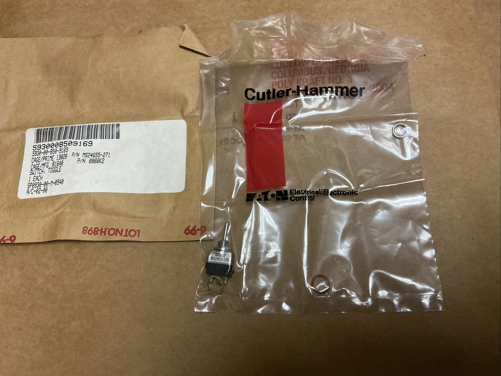 MS24655-271 CUTLER-HAMMER TOGGLE SWITCH 5 AMPS/115 VAC/ 28 VDC NEW OLD STOCK