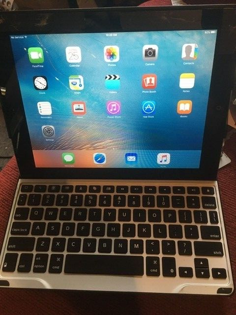 Zagg YW2-ZKPRO102 ProFolio Hard Case for iPad 2,3,4  Bluetooth    silver