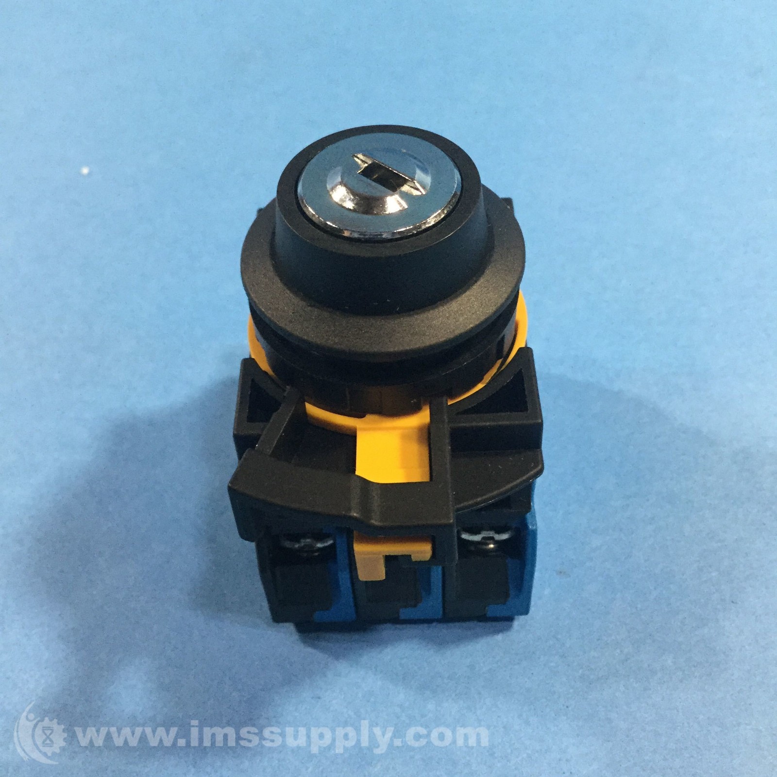 Idec CW1K-2BE30 Key Selector Switch FNOB