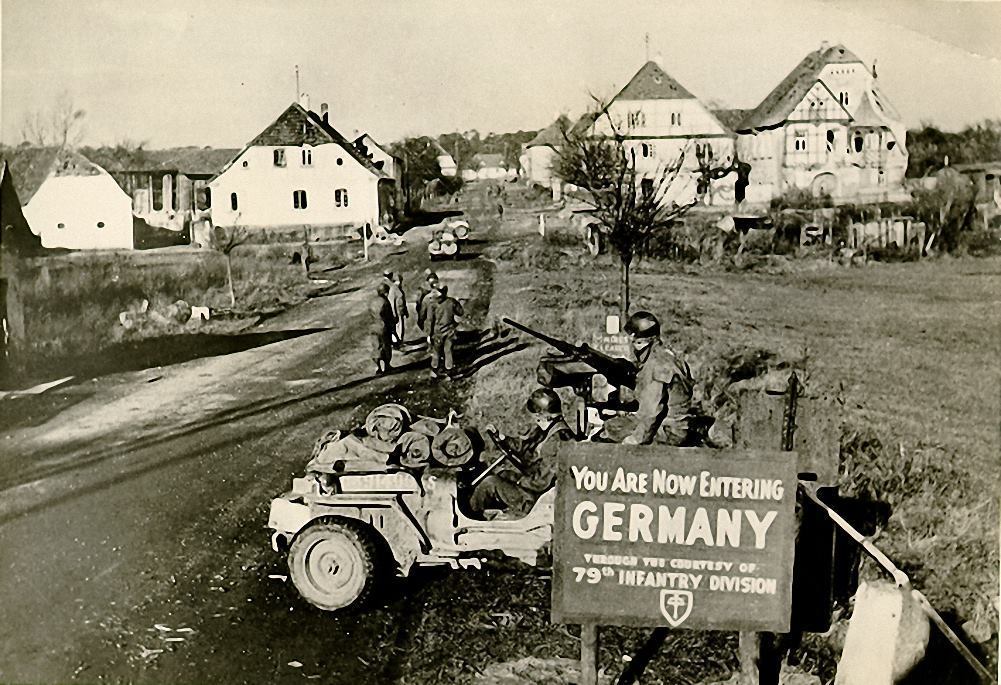 WWII B&W Photo US 79th Infantry Now Entering Germany Sign World War  WW2 / 1144
