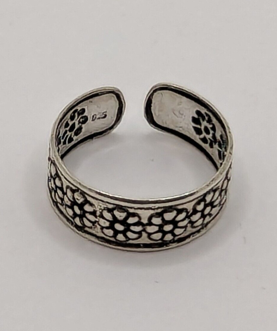 Sterling Silver Toe Ring. Daisy Flower Nature Theme Design. Adjustable Size. 925