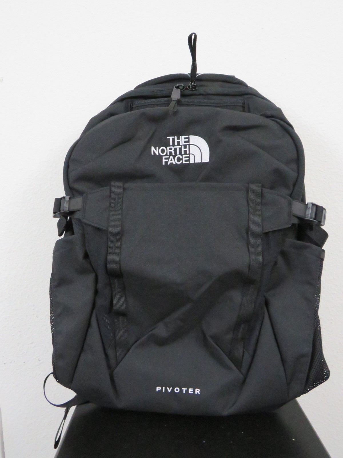 The North Face Unisex Pivoter Day Pack Travel Hike Student Backpack - Black $85