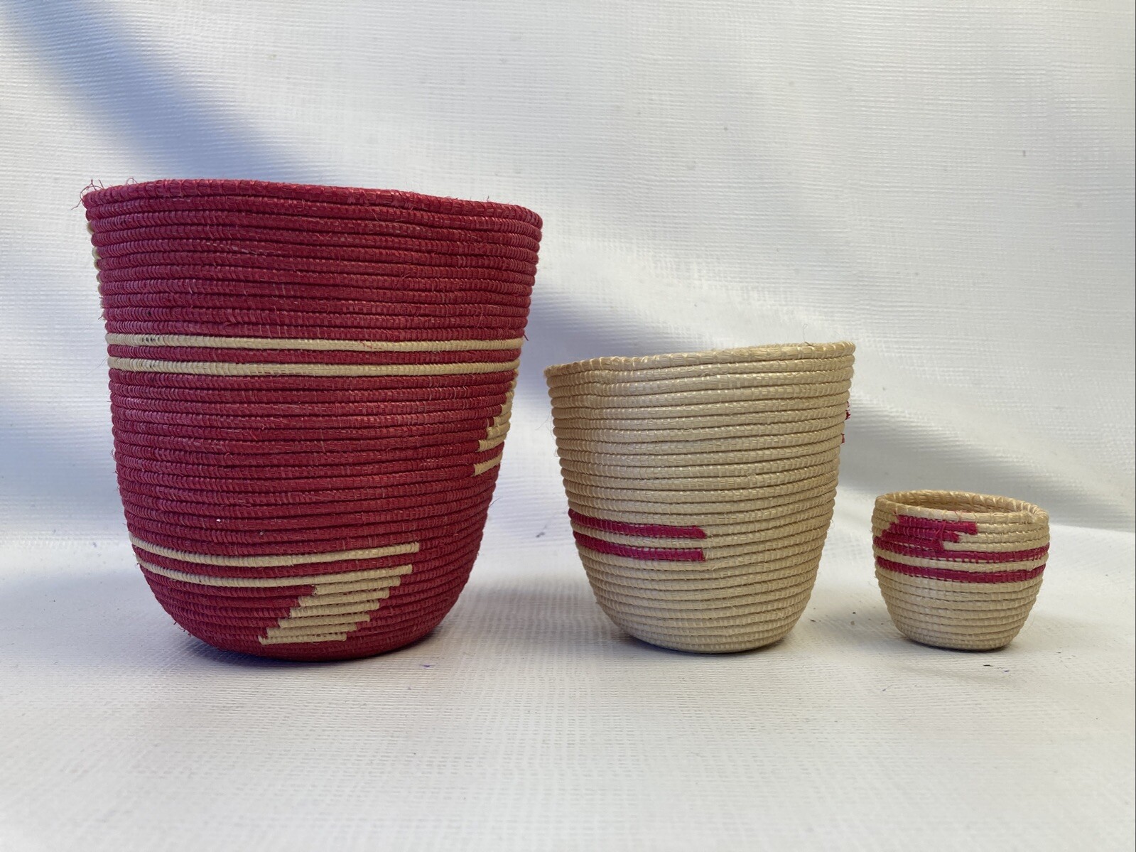 Handmade Woven Nesting Baskets Set of 3 Tan & Pink EUC