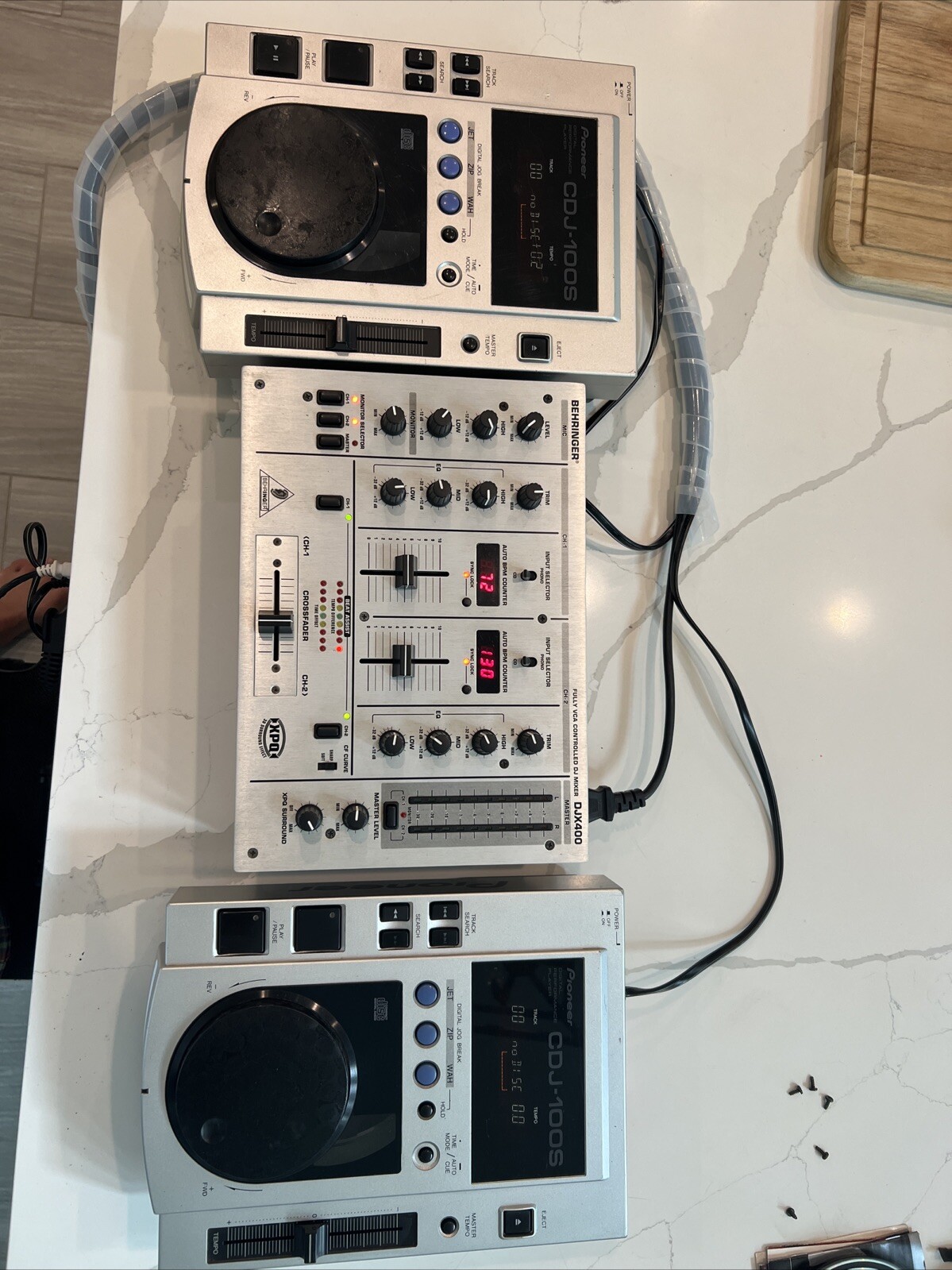 Behringer DJX400 Professional 2 Channel DJ Mixer (good)+ 2 CDJ100S (not working)