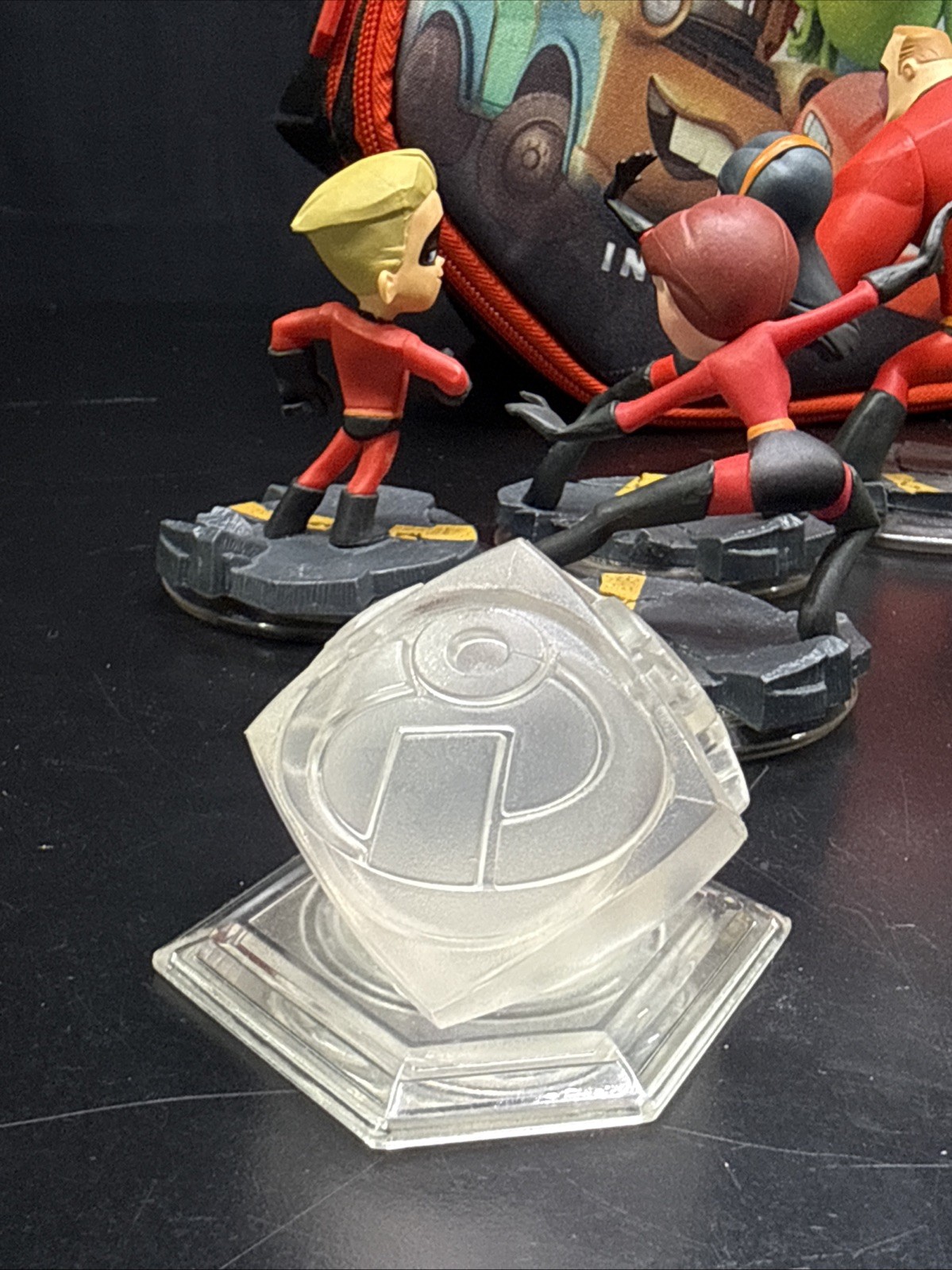 Disney Infinity Start 'N' Go Carrying Case w/ 7 Incredibles Figures