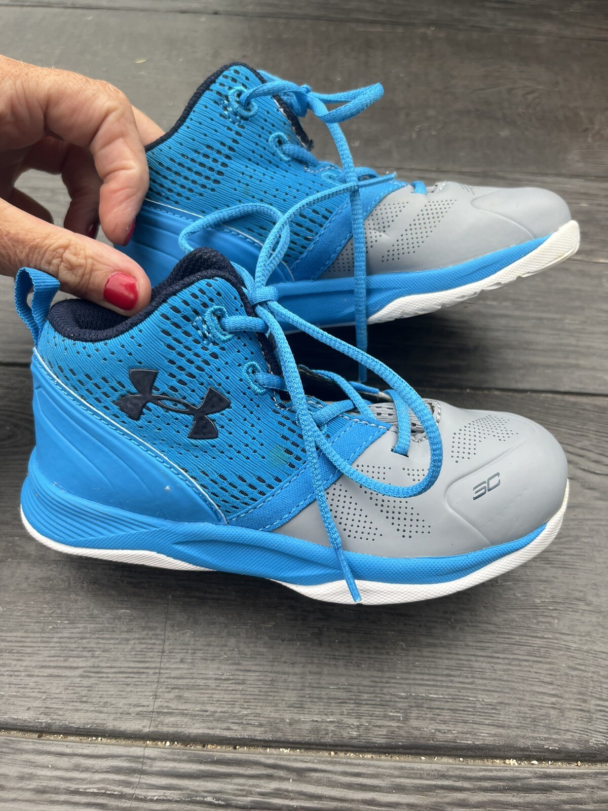 Under Armpit Kids Sneakers 9k New