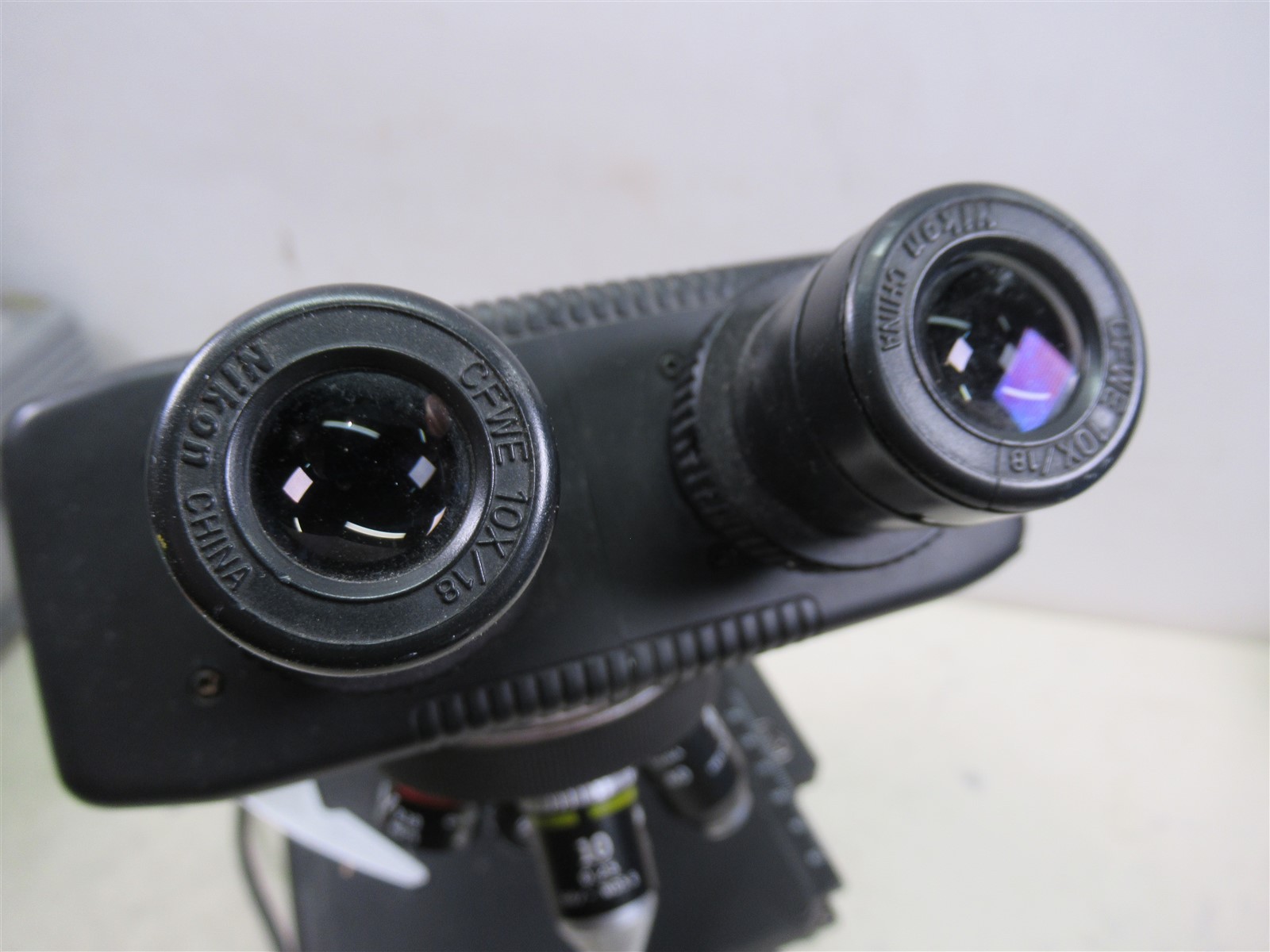 Nikon YS2-H Binocular Microscope with 4 Objectives & 2 Eyepieces & Light Source
