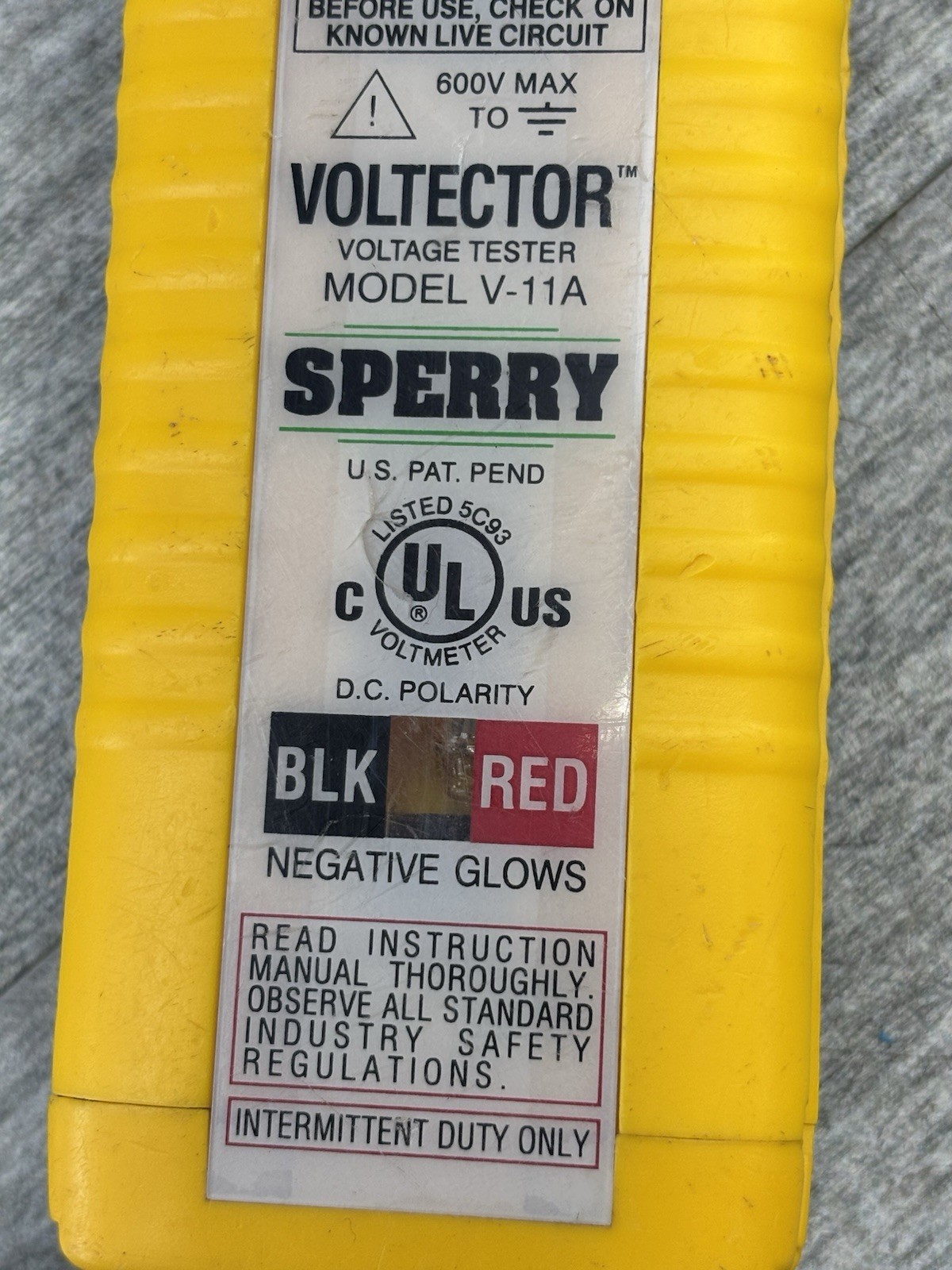 Sperry Voltector Voltage Tester V-11A Voltmeter AC/DC 600V Max
