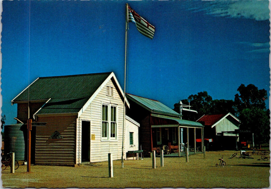 (269) Australia - SA - Loxton Historic Village - School House