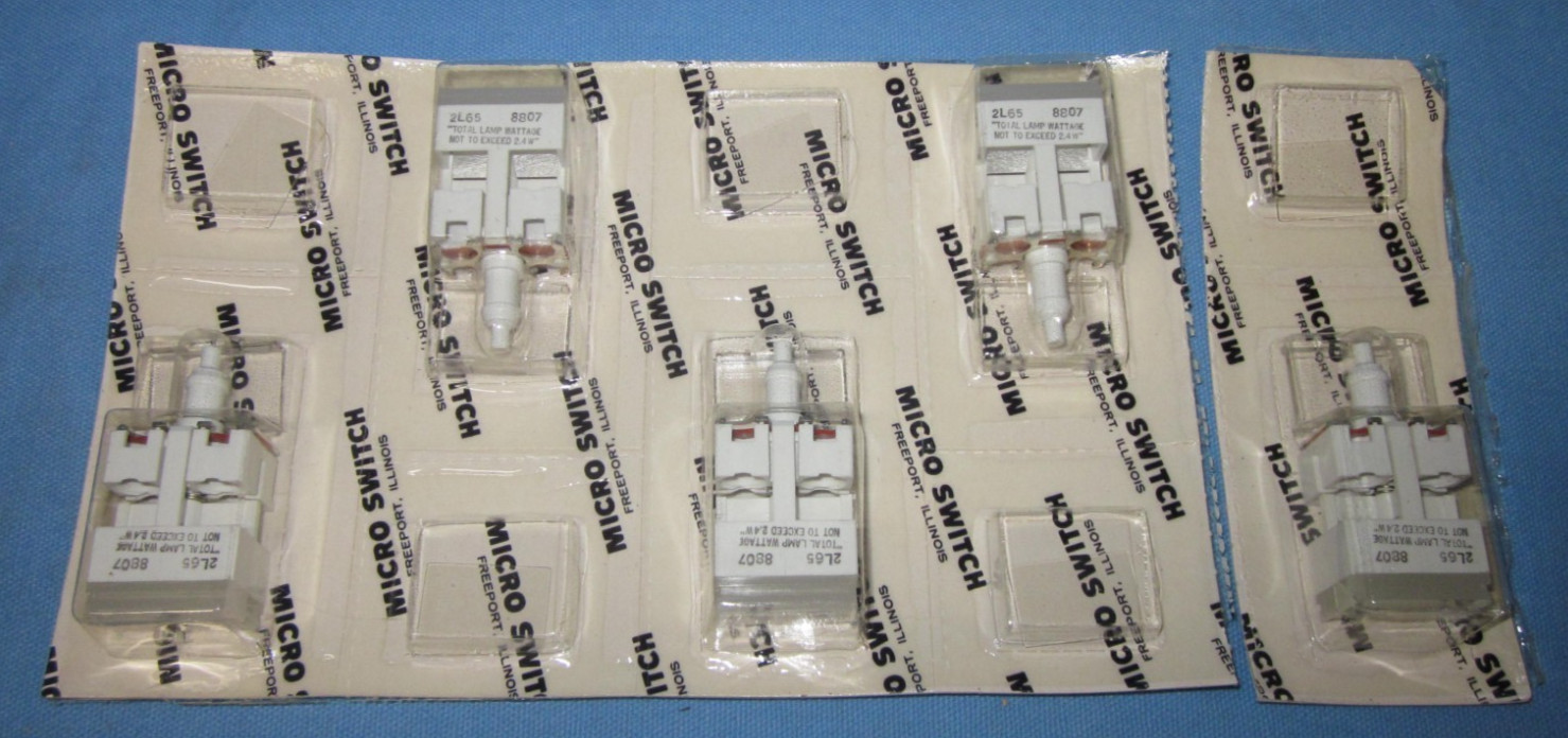 5 Honeywell 'Micro Switch' 2L65-8807 Pushbutton Switches