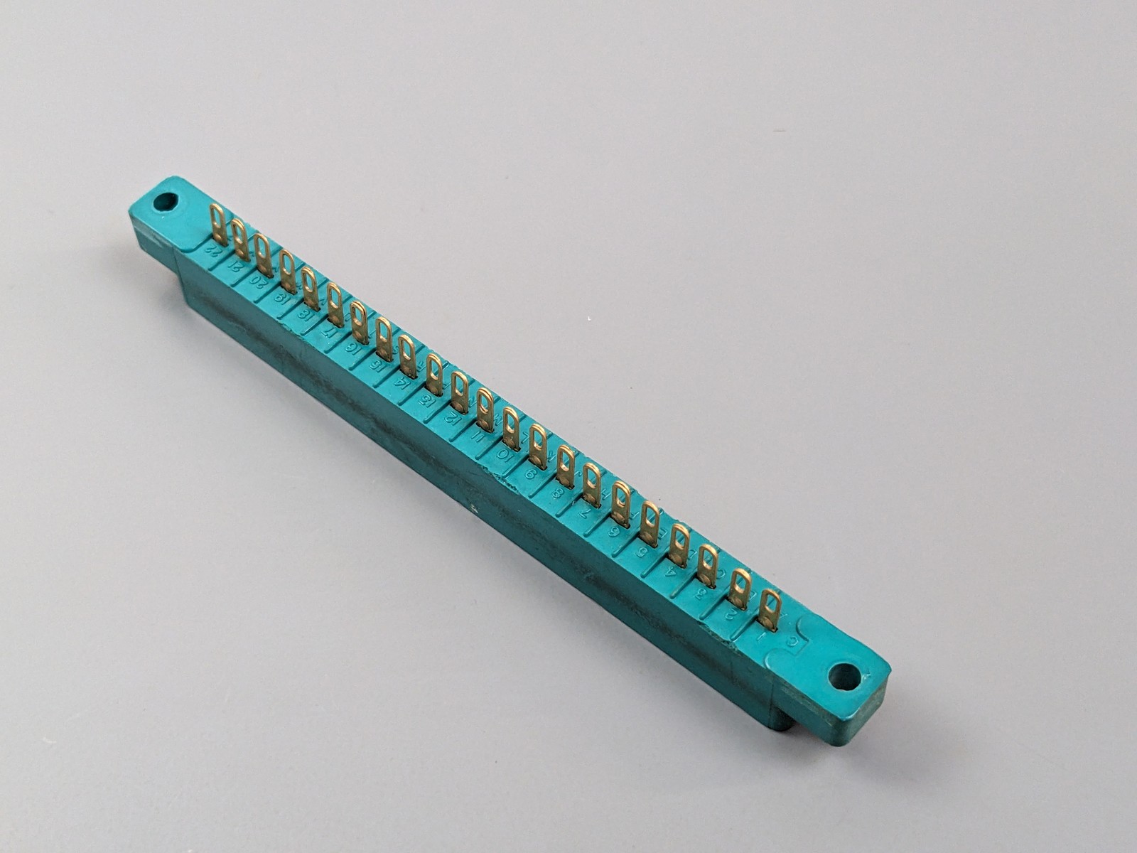 TRW CINCH 50-22A-20 Card Edge Connector 22 Pin 0.156in