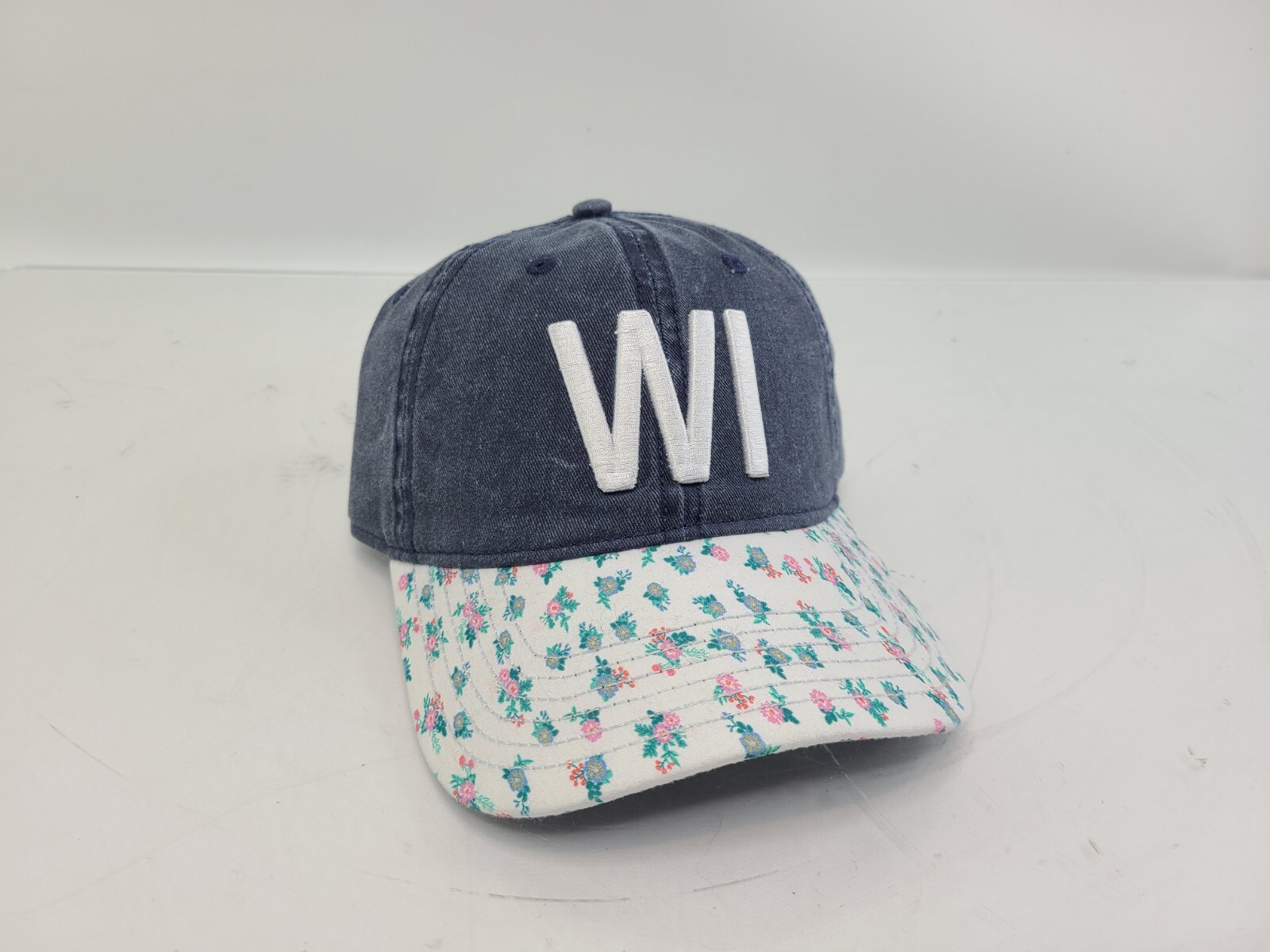 (1) Wisconsin Womens Blue White Adjustable Ladies Hat Cap Outdoors Baseball