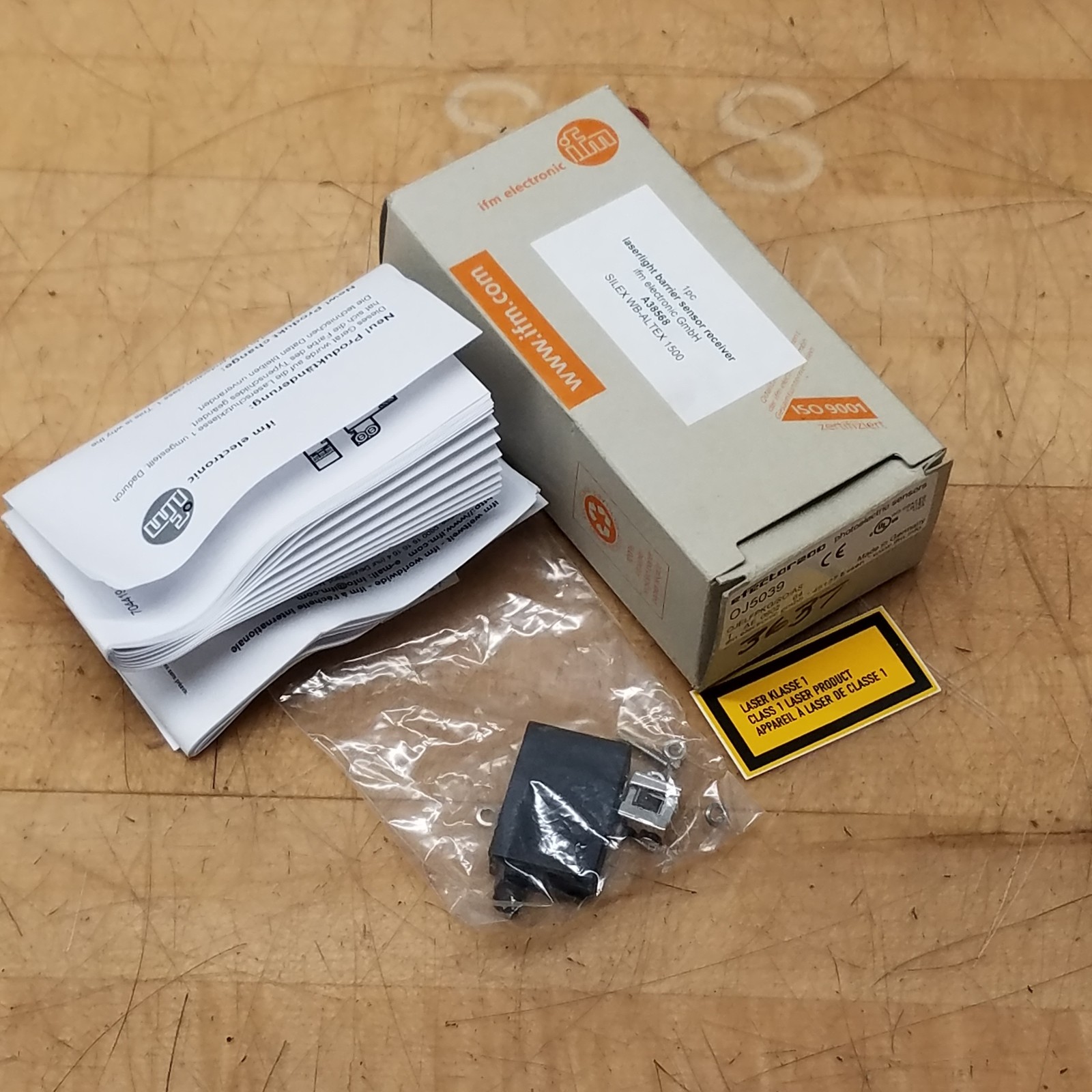 Efector 200 OJ5039, OJELFPKG/SO/AS Photoelectric Sensor, 10-30VDC - NEW