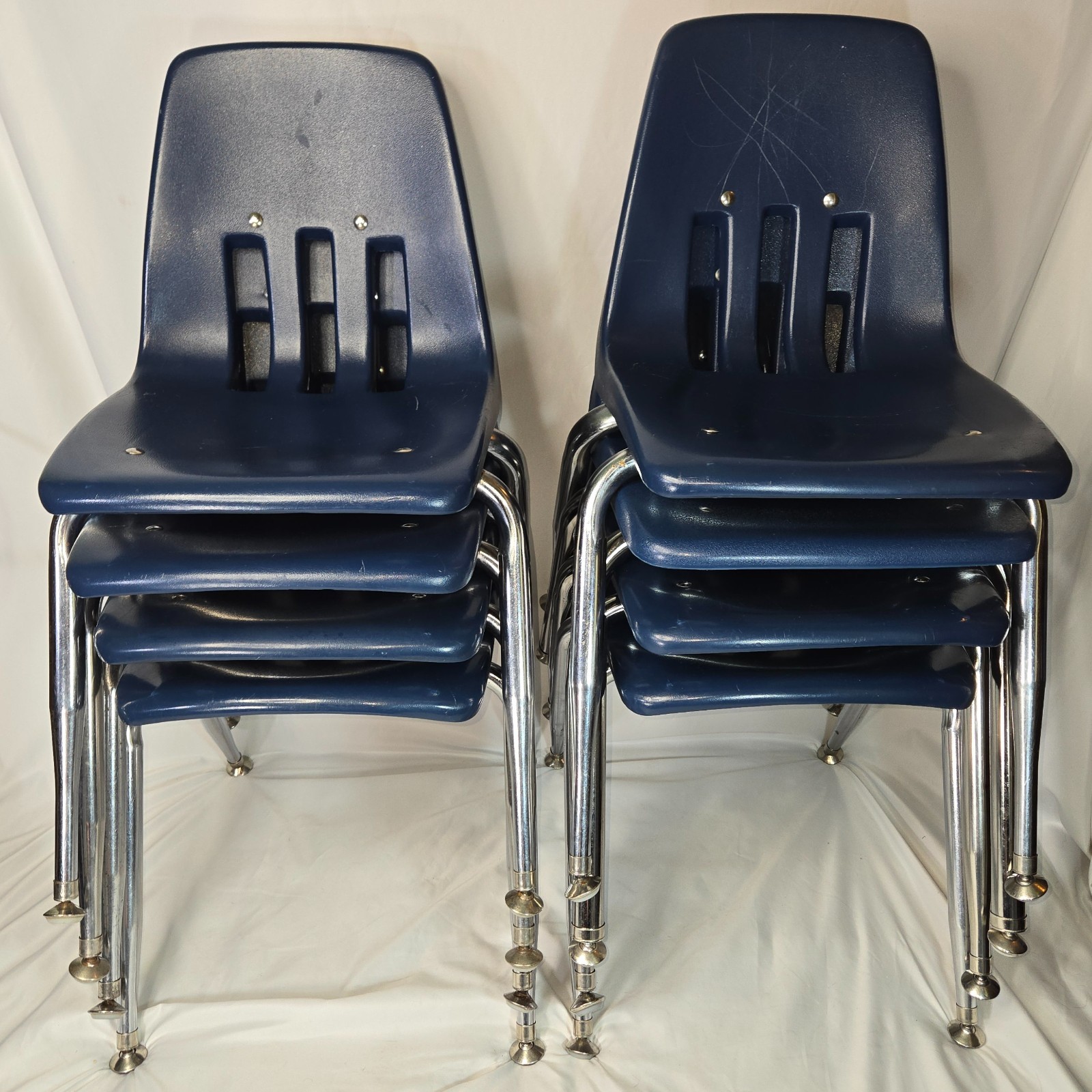 Virco 8 Blue Student Plastic Chair 9000-14 Kindergarden-2nd Grade 22" H x 17" W