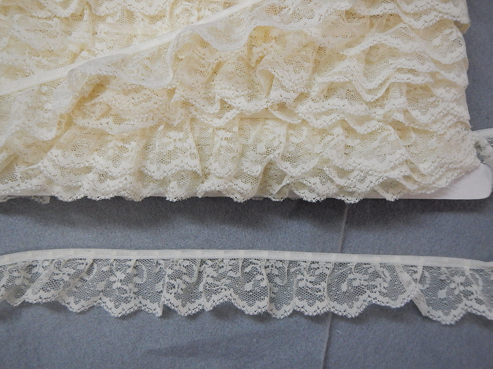 Gathered Lace Cream 9 metres  (112