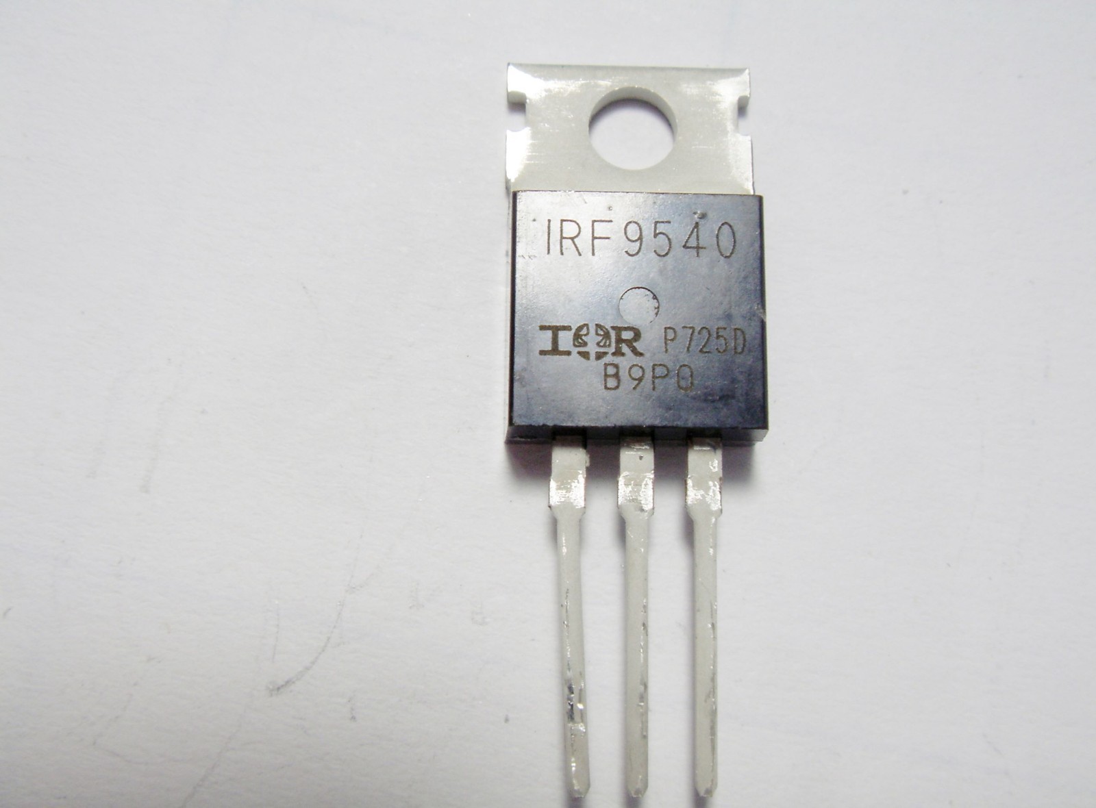 IRF9540 Transistor Mosfet PFET 20A 19A 100V 150W TO220 #1-12A3