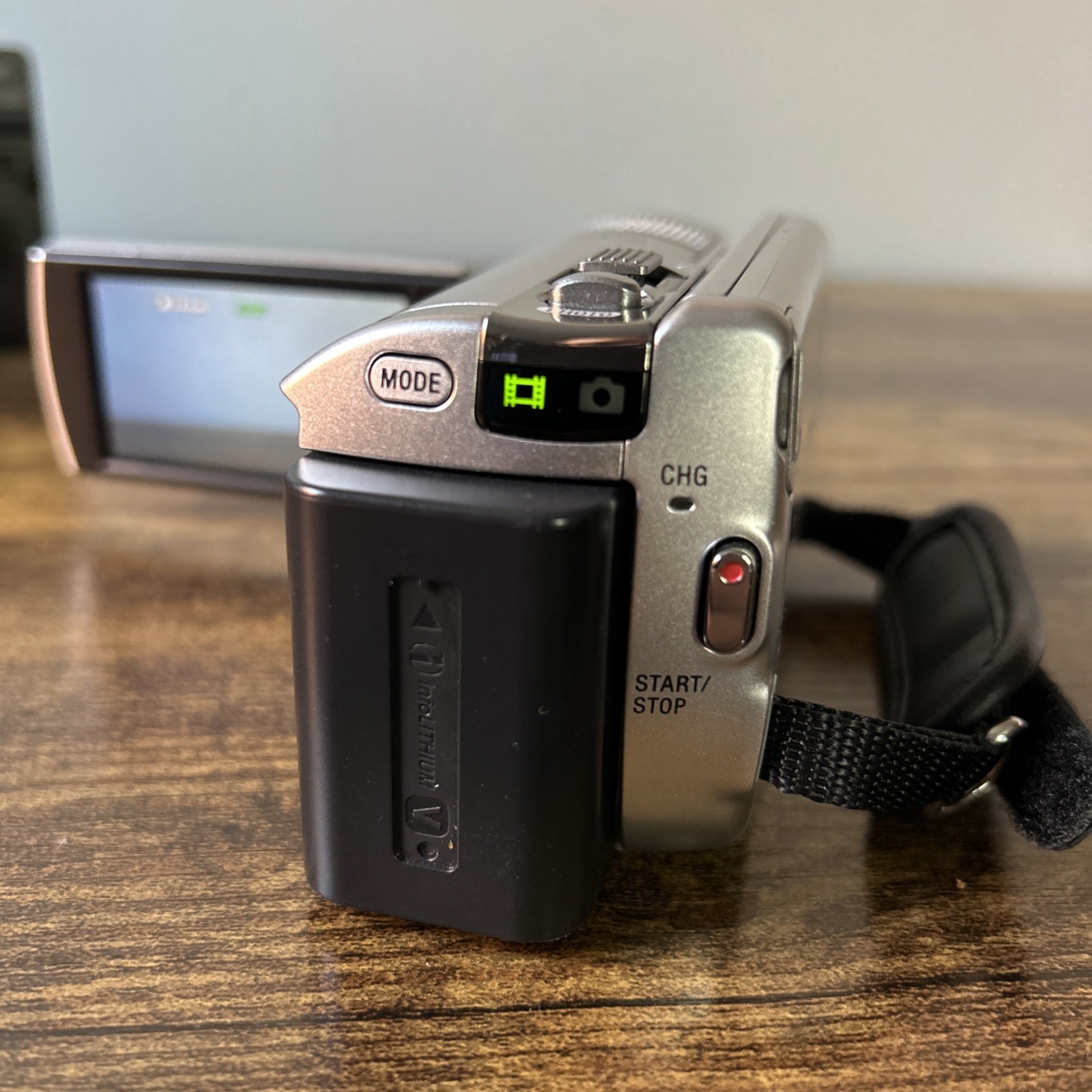 Sony Handycam DCR-SR68 Standard Definition Camcorder (Silver) 80GB HDD