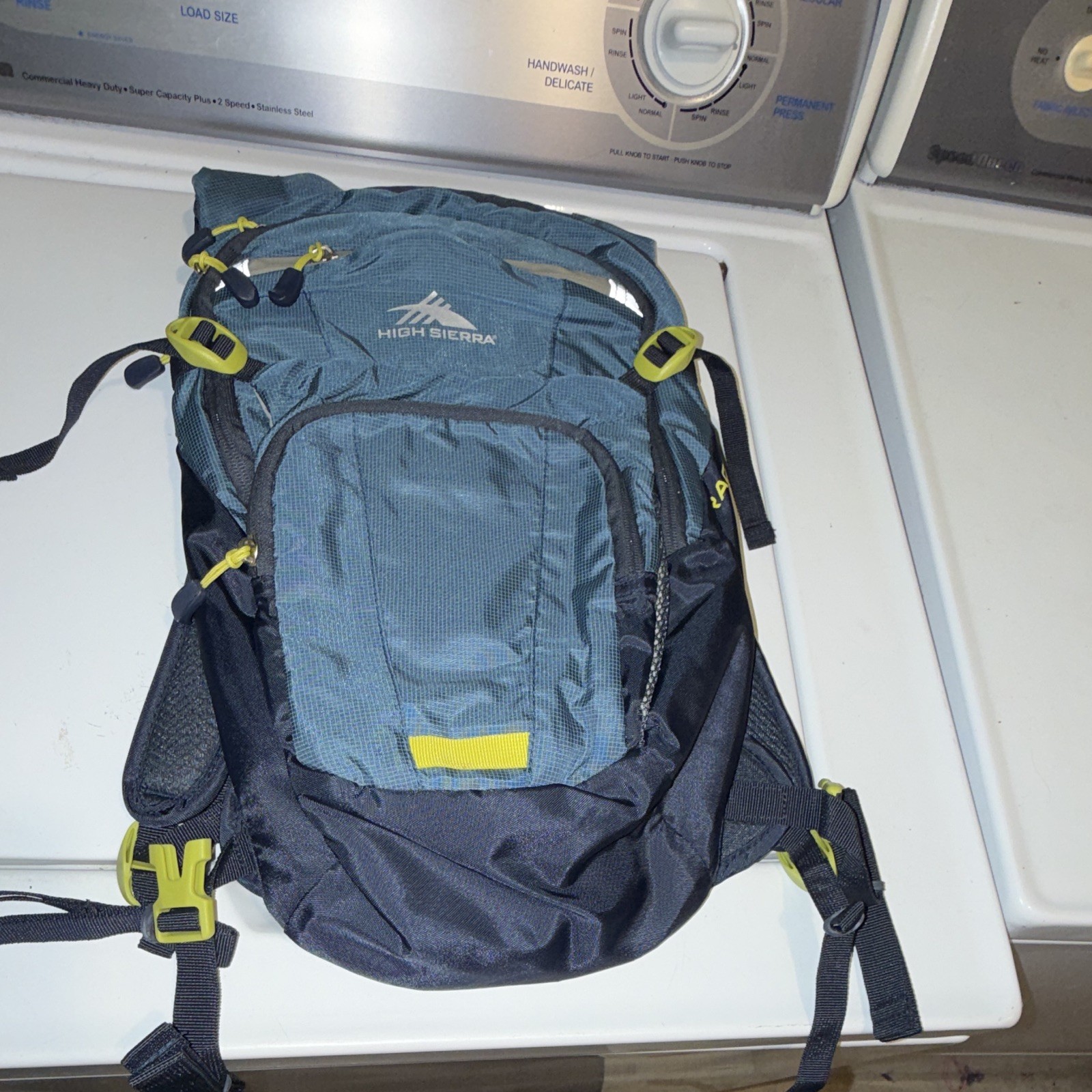 High Sierra Hydration Pack Backpack Blue Nylon Hip Belt 2 Pockets Zip One Size