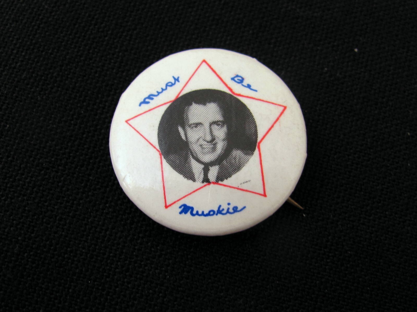 1972 Edmund Muskie for President 1" Pinback Button Must Be Muskie Red Star
