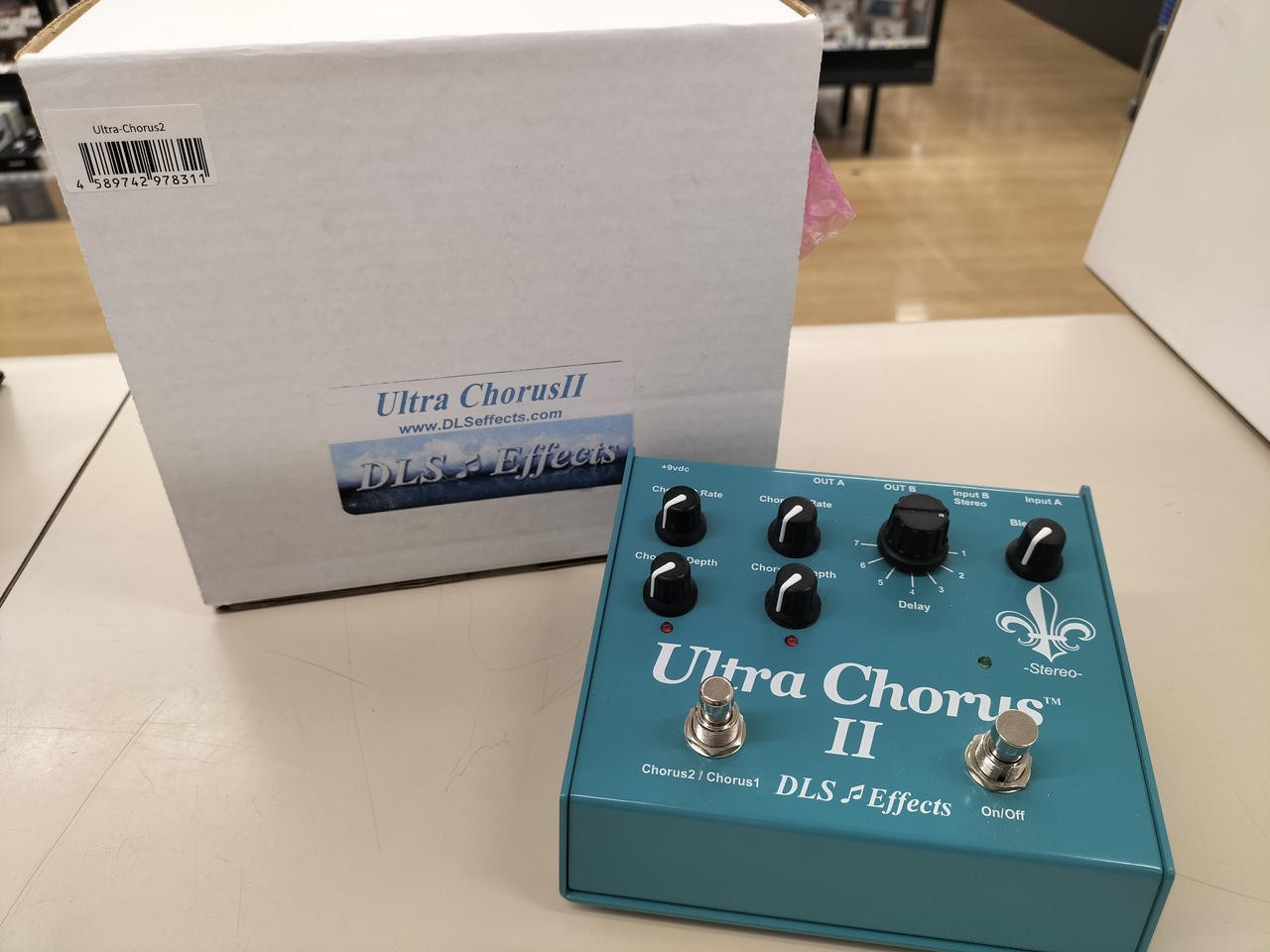 DLS ULTRA CHORUS II Effector Guitar Base Amplifier Used Boxed Instrument Japan