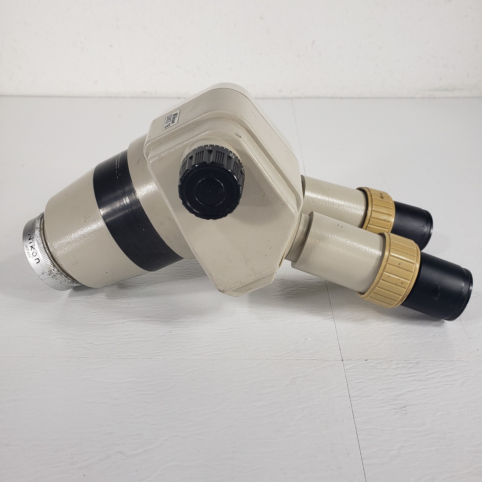 TESTED Nikon SMZ-1B Stereo Zoom Microscope 4-17.5x Magnification Head w/ Eyepiec