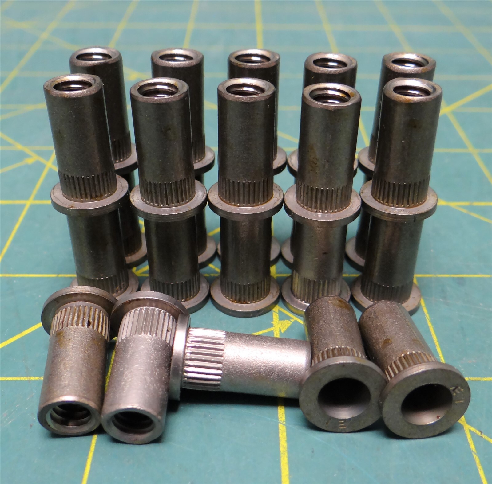 (25pc) Atlas/Penn Engineering AENM25R140 Twist Resistant SS Rivet Nut, 1/4"-20