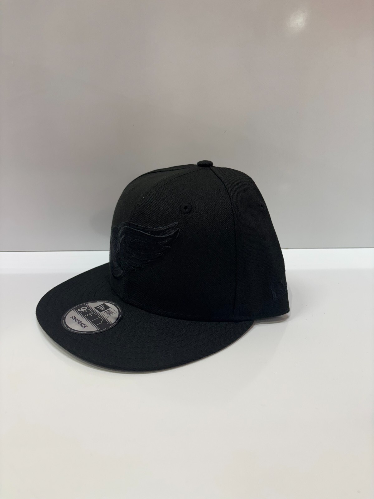 Authentic New Era NHL Detroit Red Wings 9FIFTY Snap-Back Cap Hat ~ Black/Black