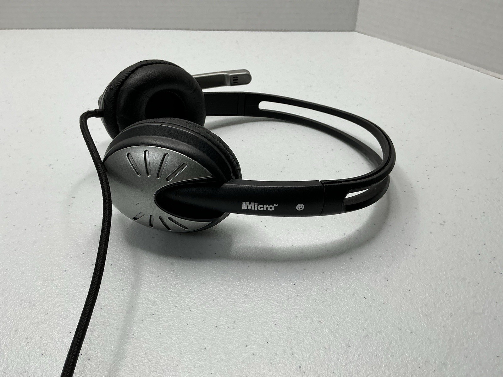 iMicro SP-IMME282 Wired USB Headphone w/ Microphone & Volume Control (Black)