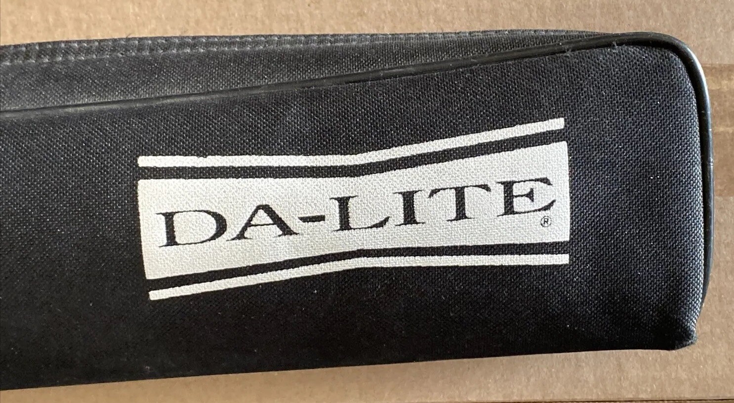 DA-LITE PRESENTER ULTRA PORTABLE PROJECTION SCREEN 24x32 40" DIAGONAL