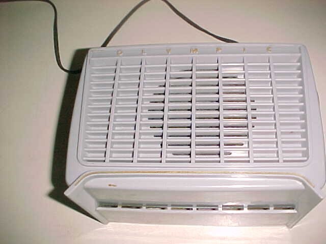 MCM  Very Cool OLYMPIC GREY PLASKON midget TUBE RADIO -  MINT and PLAYING A1